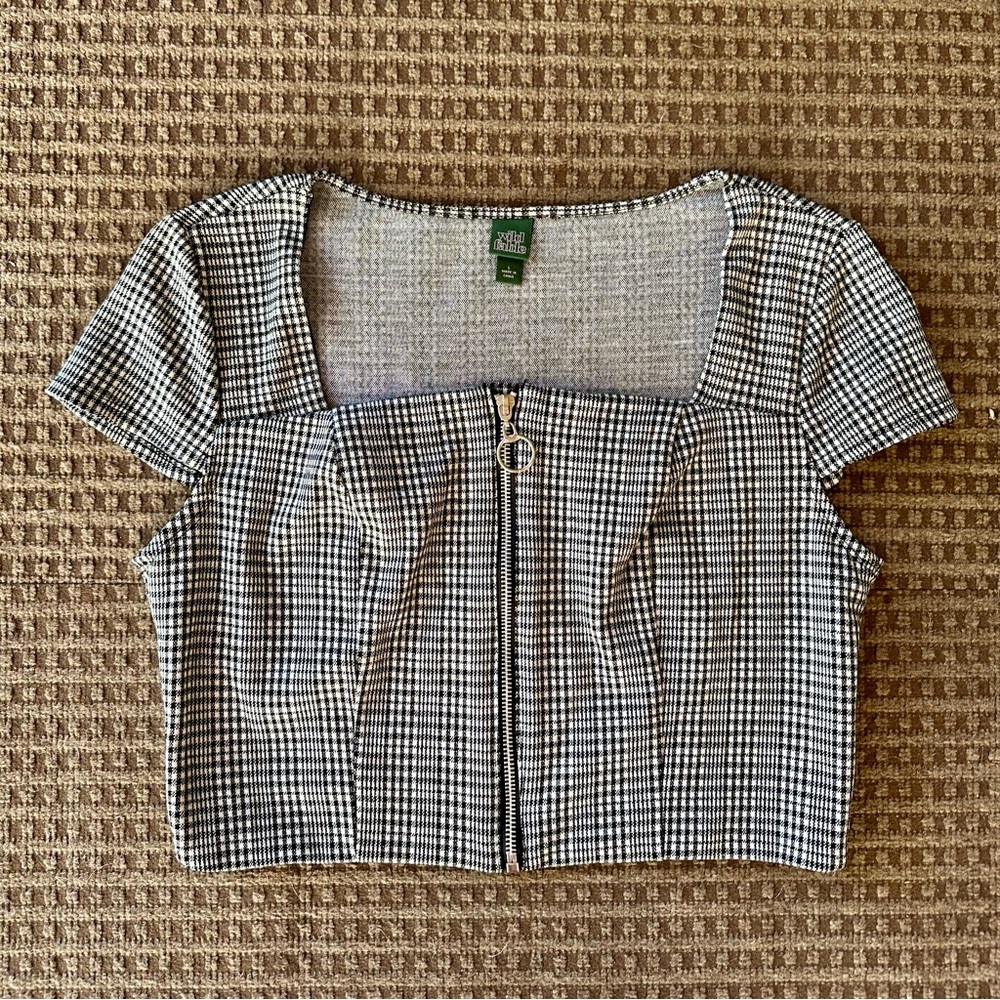 Wild Fable black and white gingham crop top with cap sleeves and exposed zipper